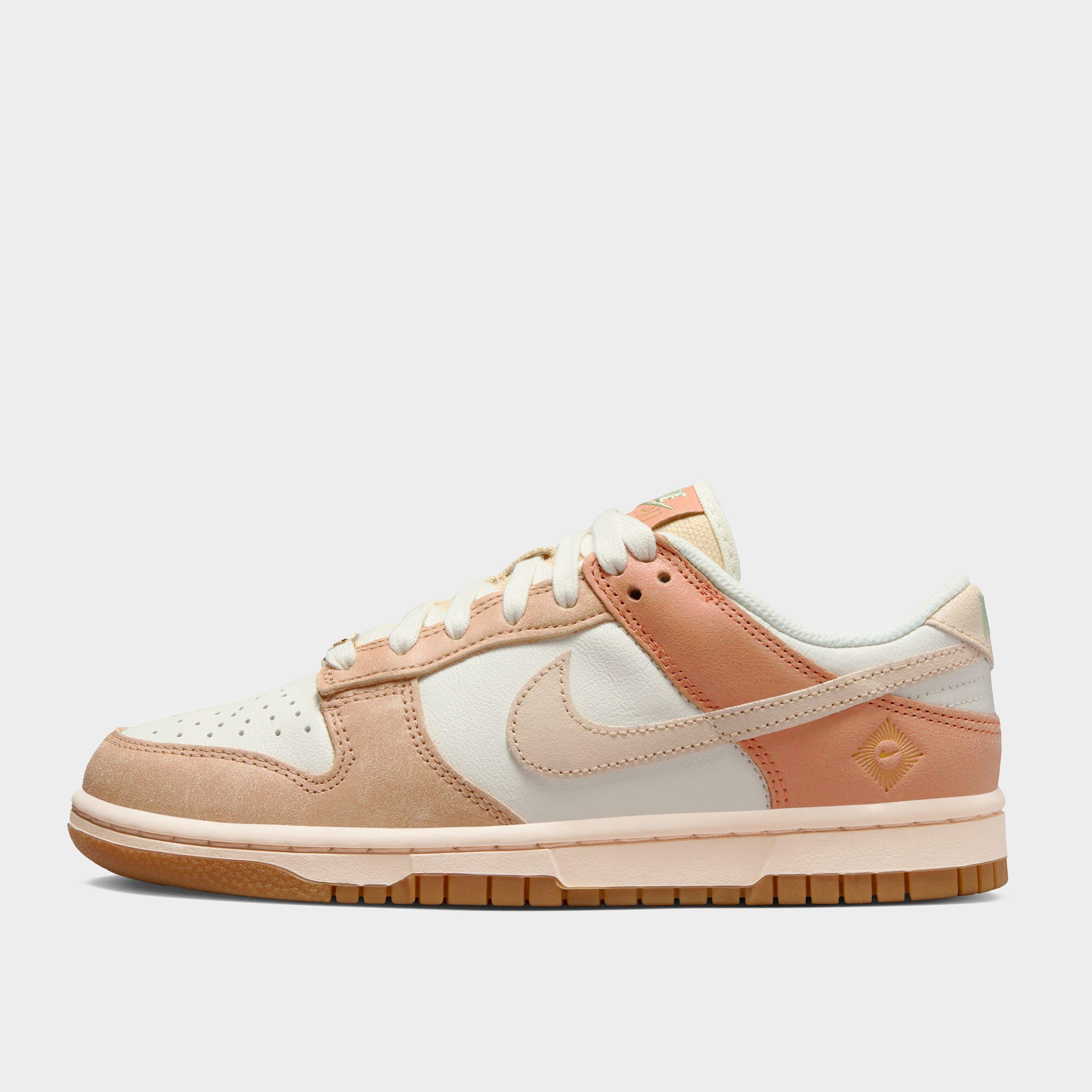 รองเท้าผู้หญิง Dunk Low SE