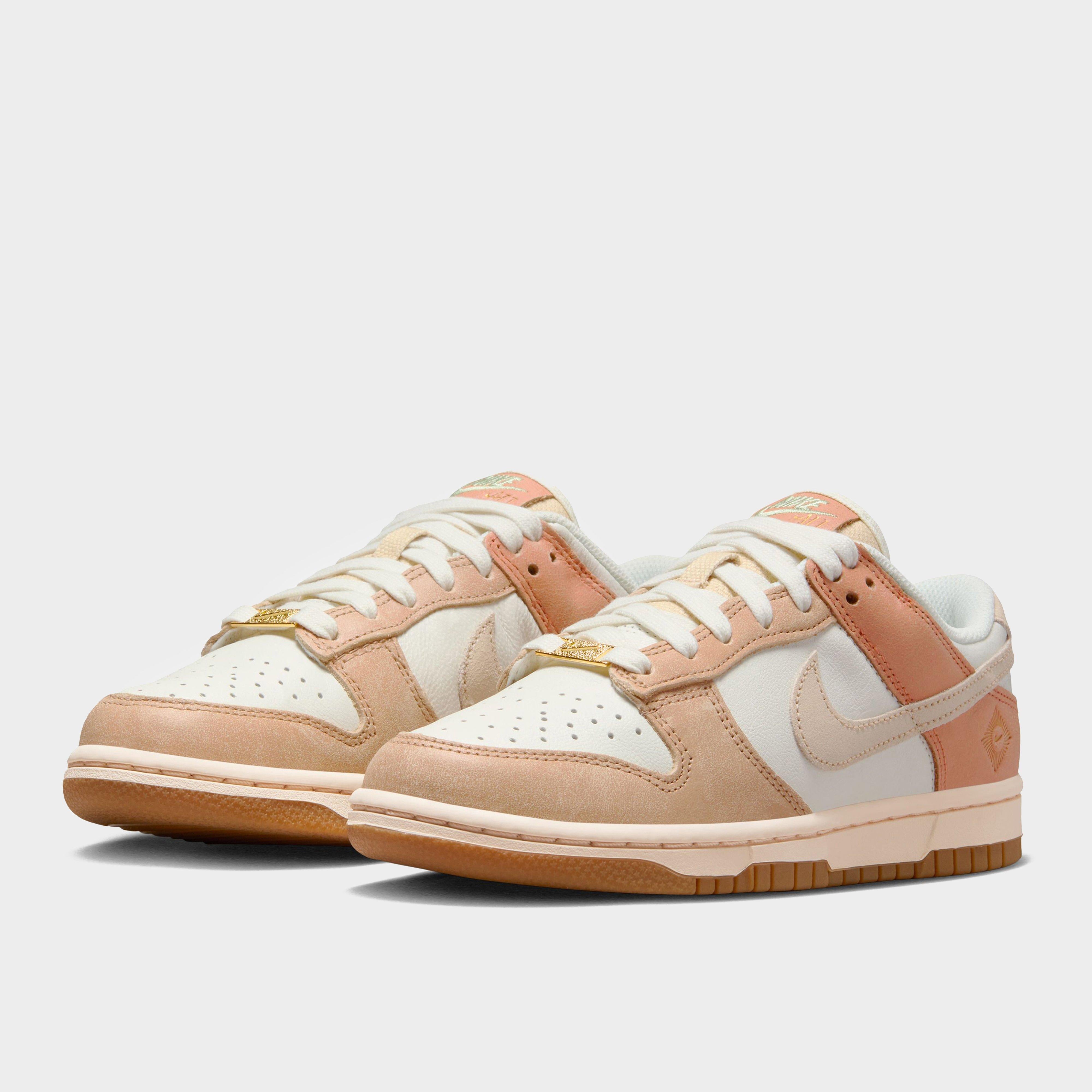รองเท้าผู้หญิง Dunk Low SE